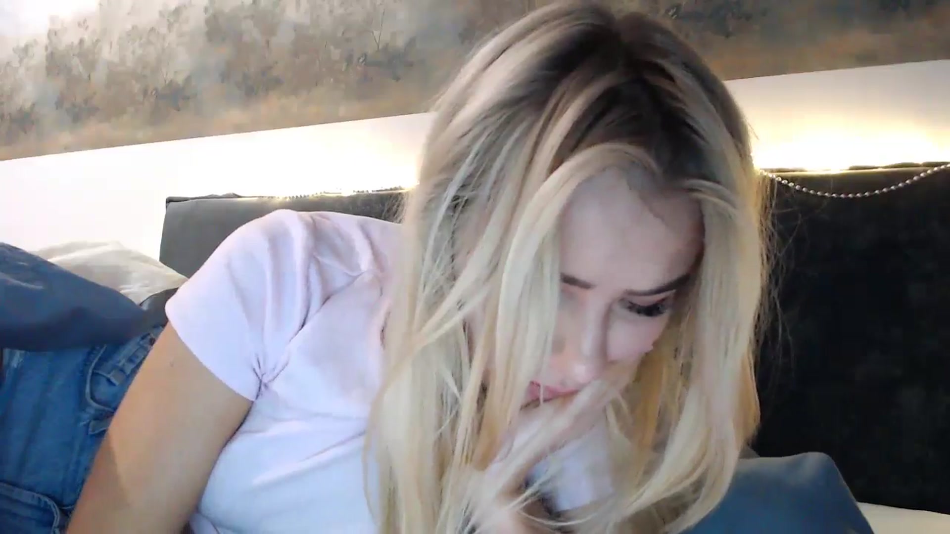 Gallery image thumbnail from fiancee's myfreecams stream on, 12/25/2024, 05:49 image 17 of 20