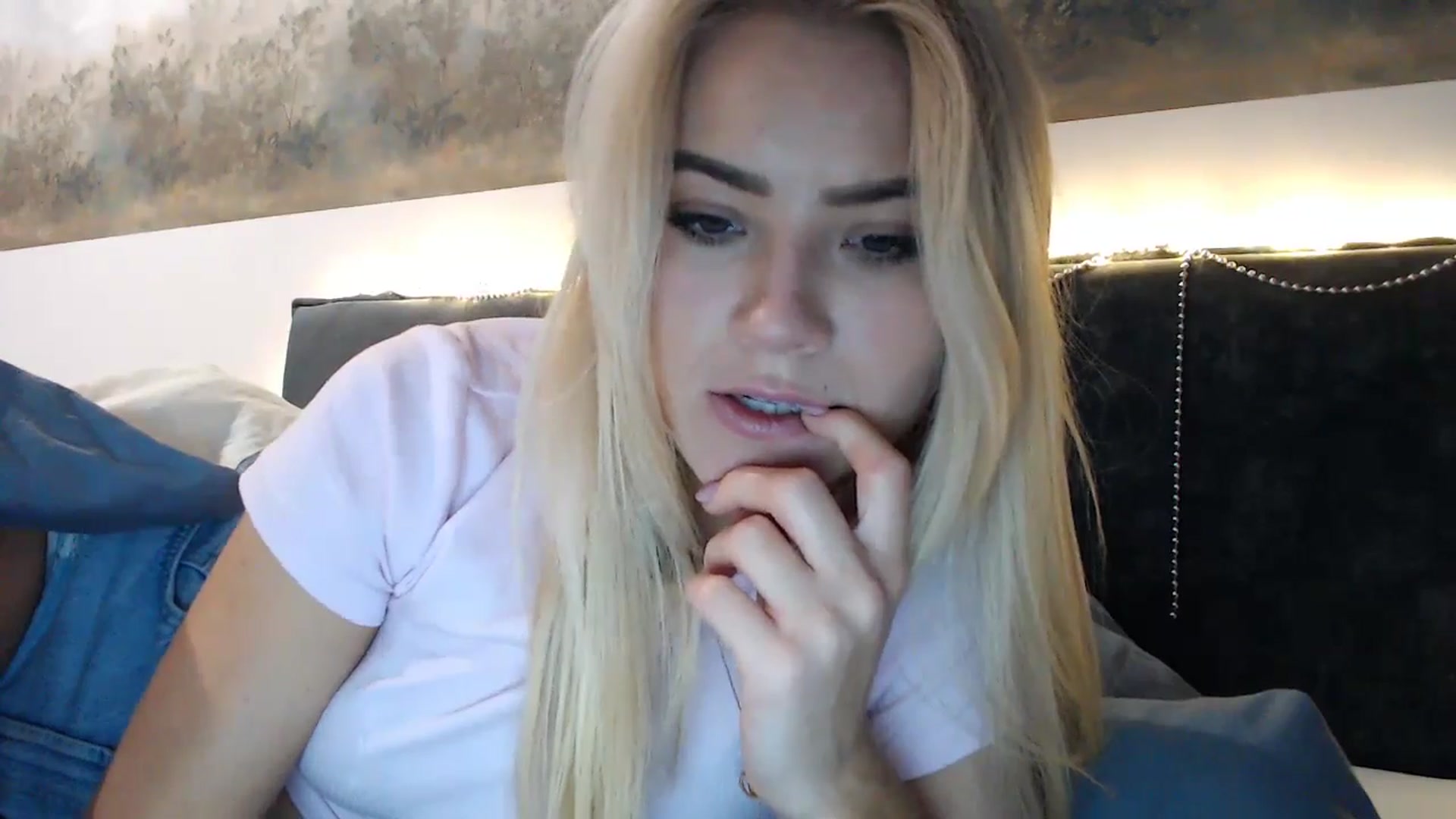 Gallery image thumbnail from fiancee's myfreecams stream on, 12/25/2024, 05:49 image 14 of 20