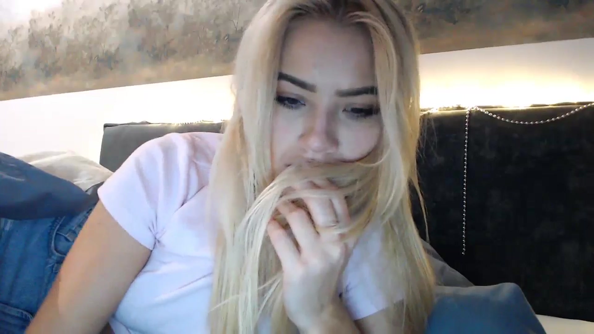 Gallery image thumbnail from fiancee's myfreecams stream on, 12/25/2024, 05:49 image 16 of 20