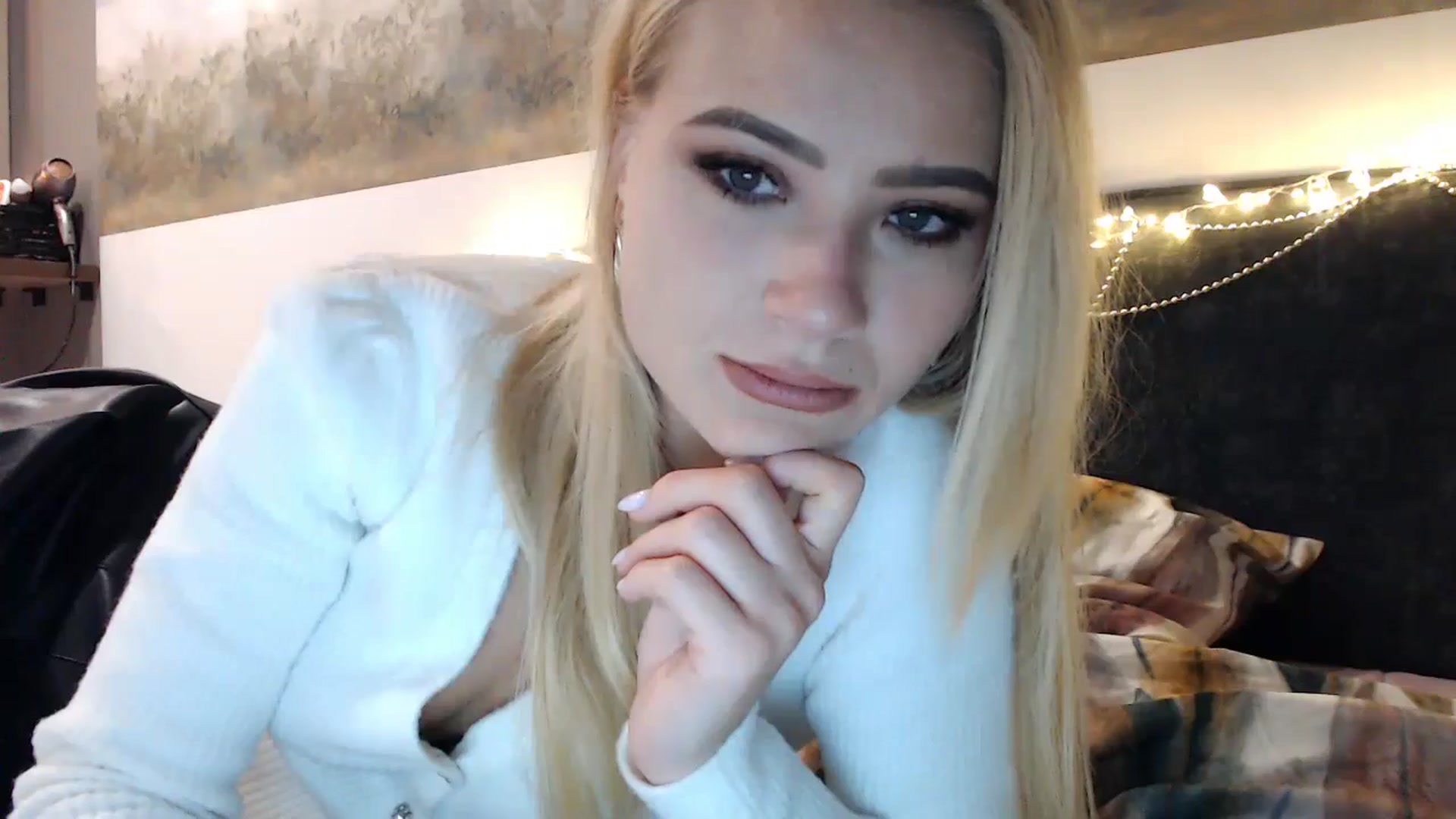 Gallery image thumbnail from fiancee's myfreecams stream on, 12/31/2024, 03:29 image 9 of 20