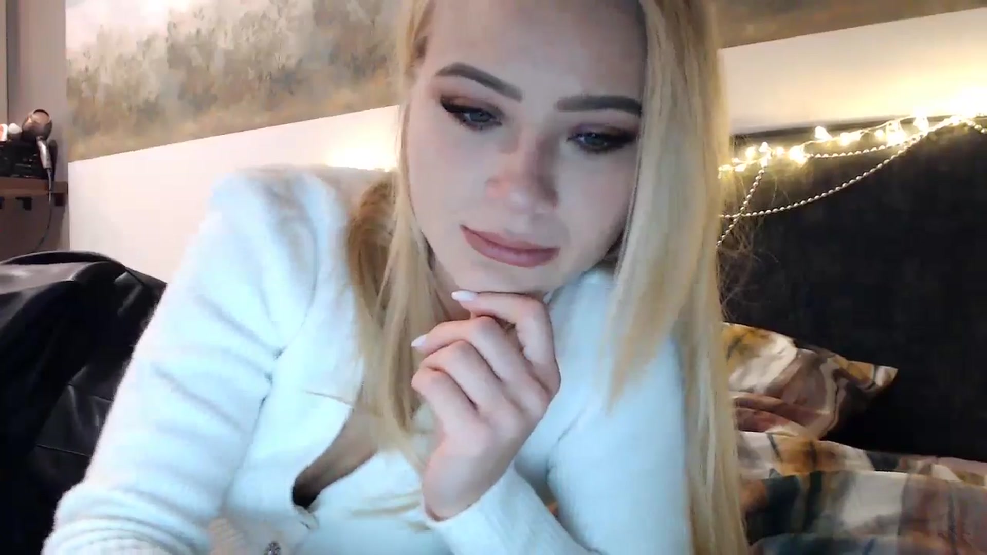 Gallery image thumbnail from fiancee's myfreecams stream on, 12/31/2024, 03:29 image 3 of 20