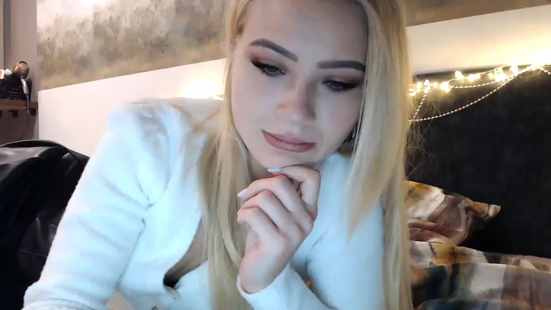 Gallery image thumbnail from fiancee's myfreecams stream on, 12/31/2024, 03:29 image 10 of 20