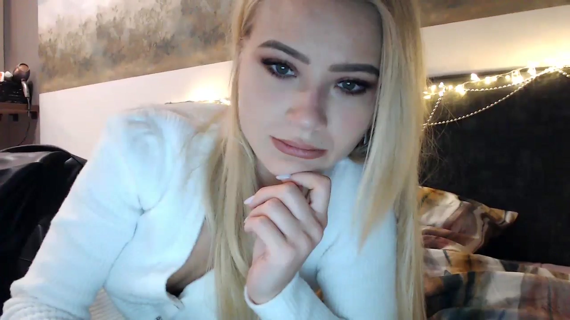 Gallery image thumbnail from fiancee's myfreecams stream on, 12/31/2024, 03:29 image 11 of 20