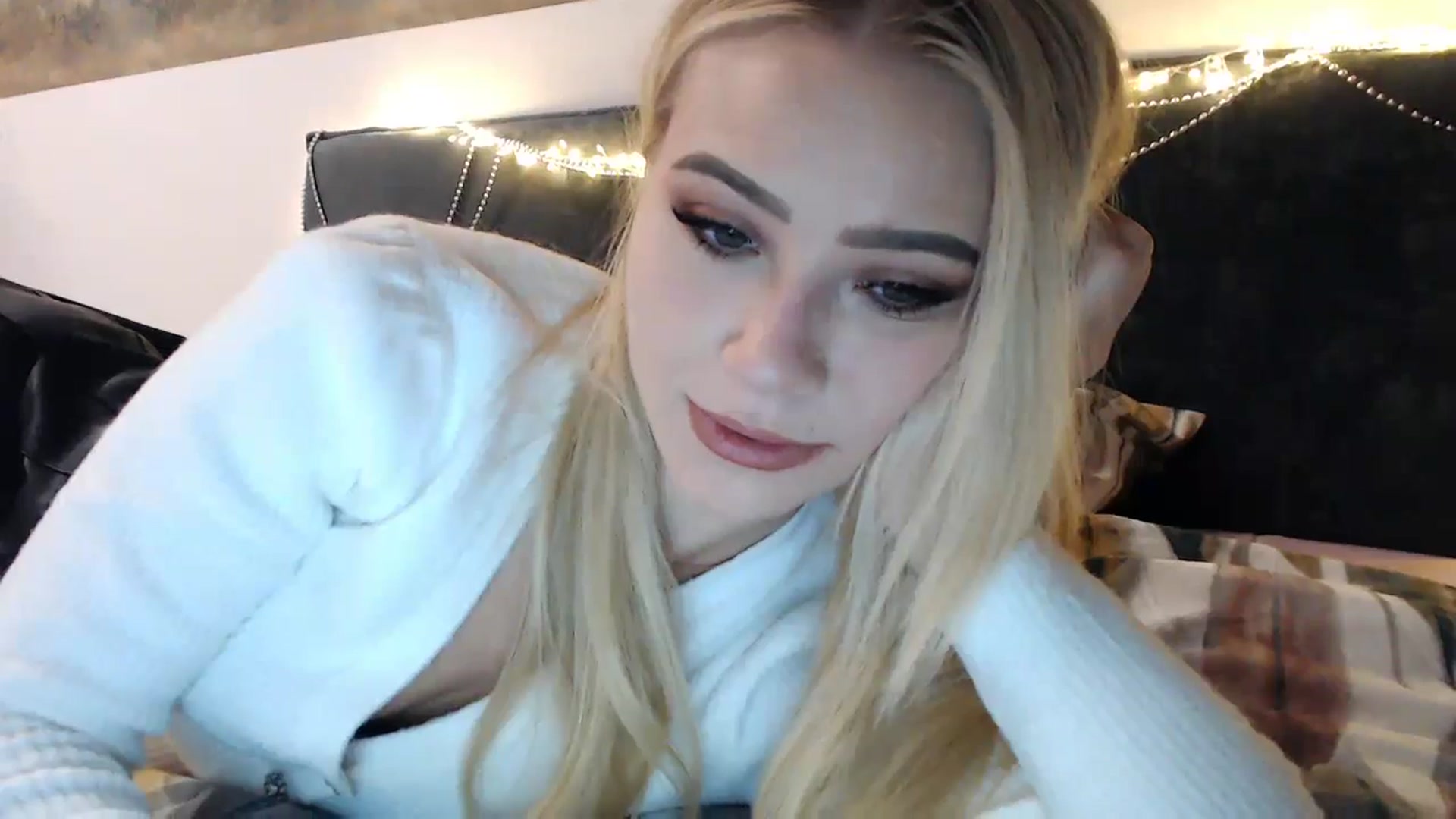 Gallery image thumbnail from fiancee's myfreecams stream on, 12/31/2024, 03:29 image 14 of 20