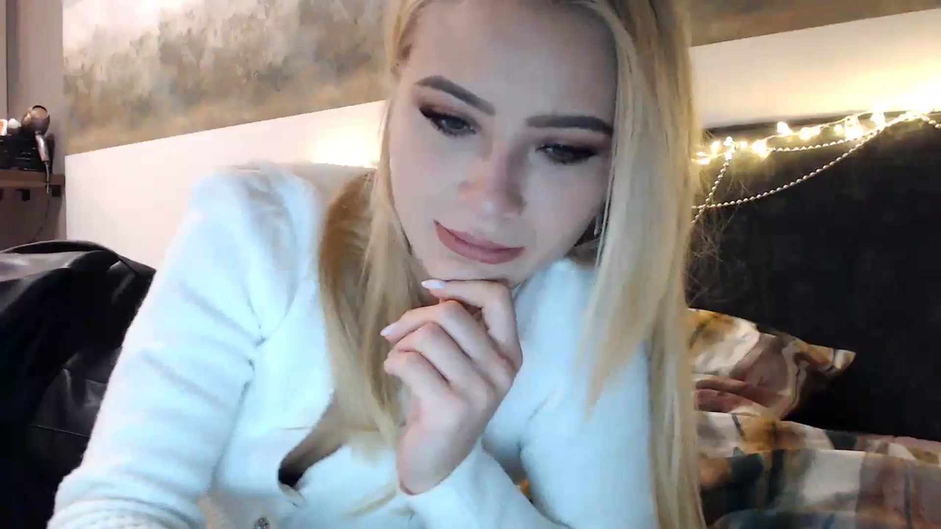 Gallery image thumbnail from fiancee's myfreecams stream on, 12/31/2024, 03:29 image 6 of 20