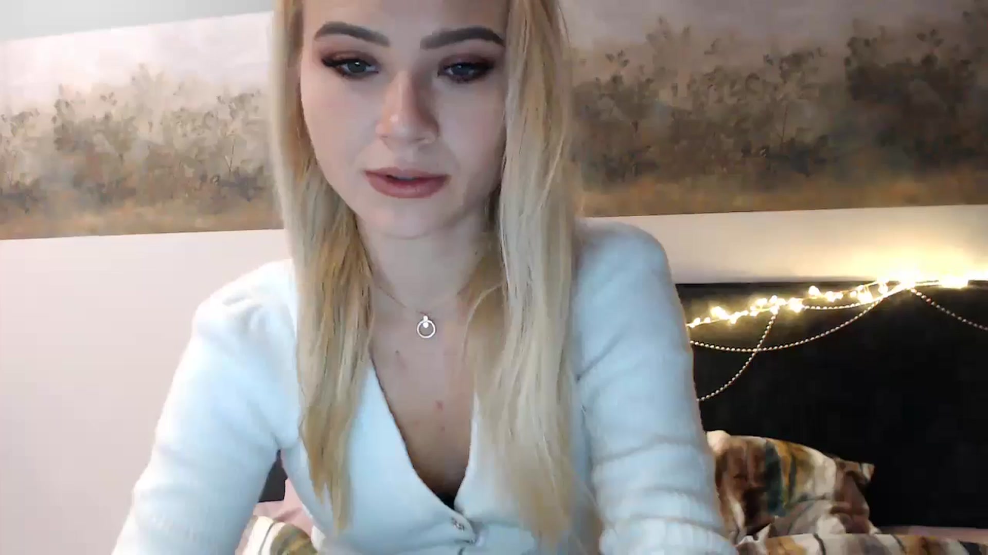 Gallery image thumbnail from fiancee's myfreecams stream on, 12/31/2024, 04:25 image 8 of 20