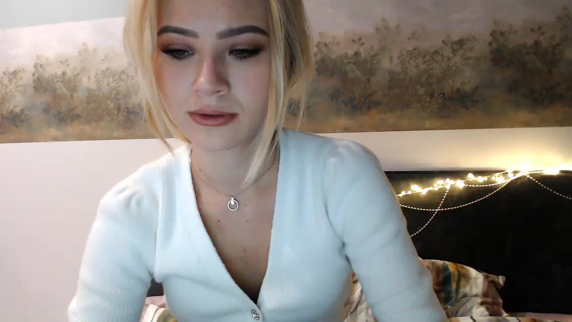 Gallery image thumbnail from fiancee's myfreecams stream on, 12/31/2024, 04:25 image 18 of 20