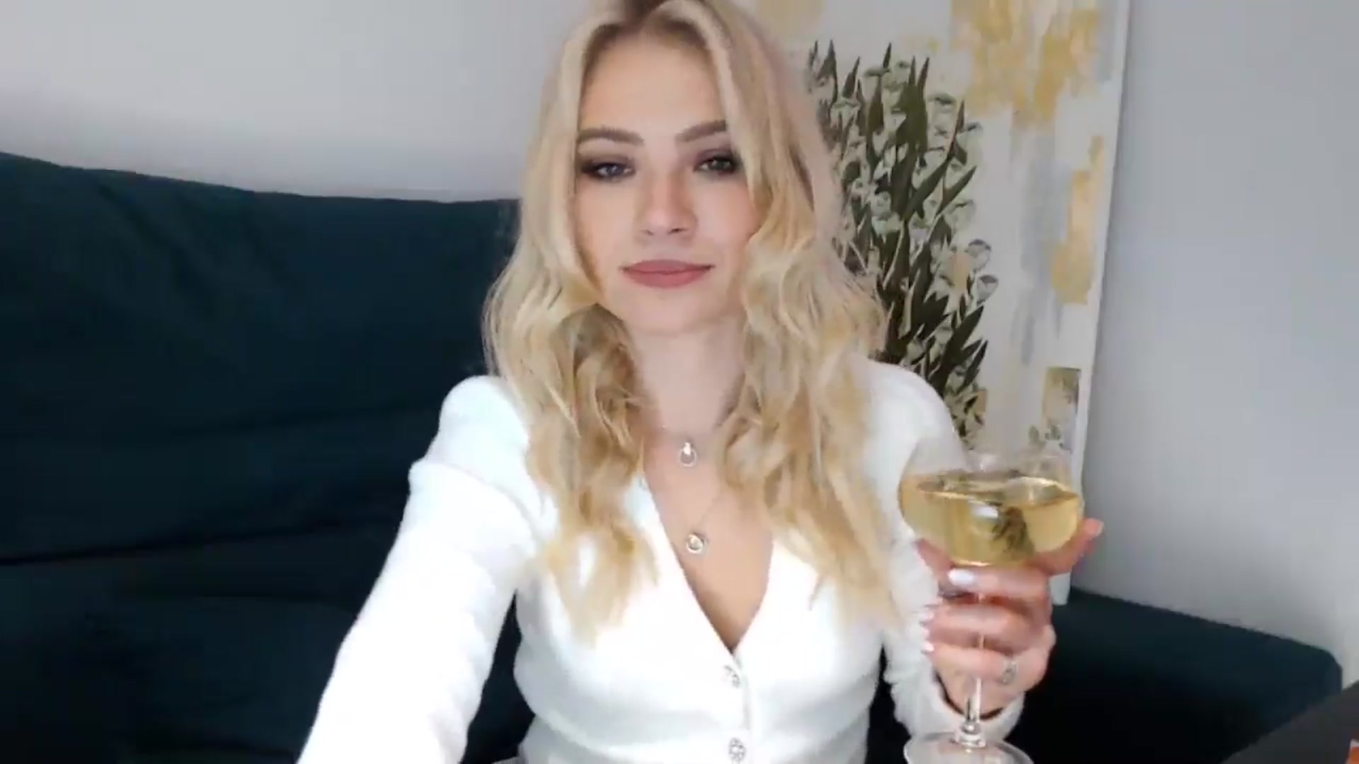 Gallery image thumbnail from fiancee's myfreecams stream on, 12/31/2024, 23:38 image 7 of 20