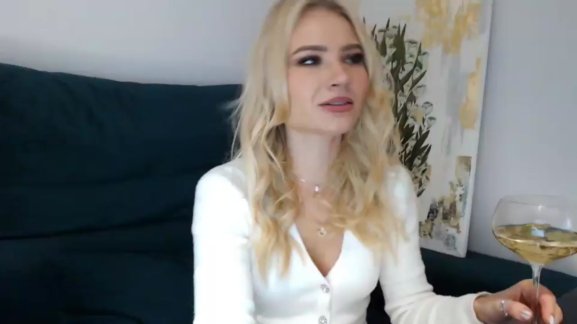 Gallery image thumbnail from fiancee's myfreecams stream on, 12/31/2024, 23:38 image 16 of 20