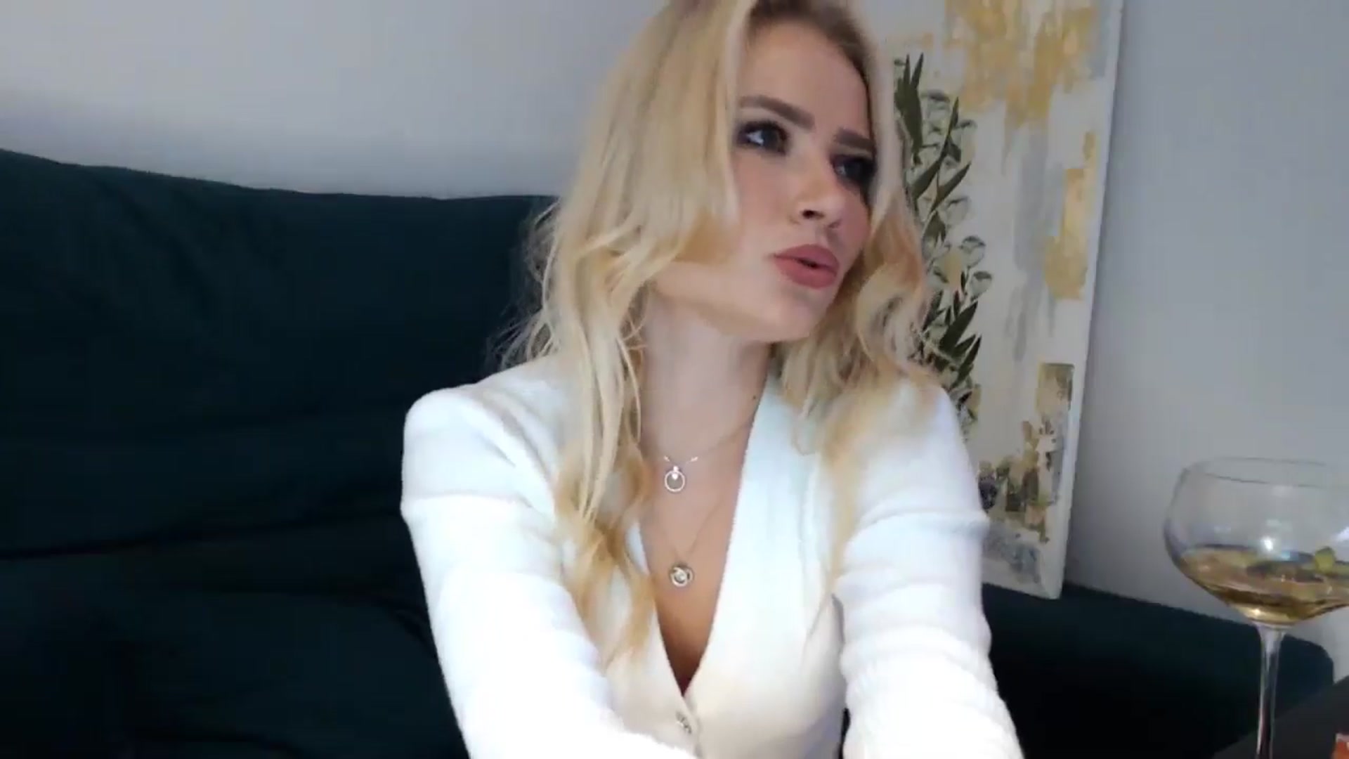 Gallery image thumbnail from fiancee's myfreecams stream on, 12/31/2024, 23:38 image 2 of 20