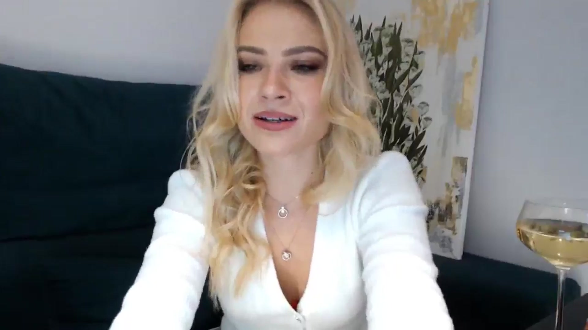 Gallery image thumbnail from fiancee's myfreecams stream on, 12/31/2024, 23:38 image 10 of 20