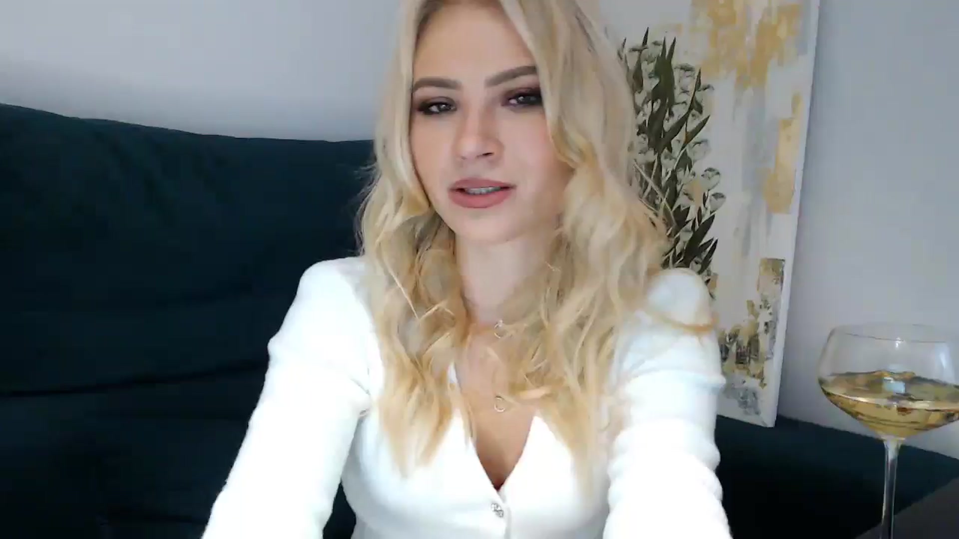 Gallery image thumbnail from fiancee's myfreecams stream on, 12/31/2024, 23:38 image 17 of 20