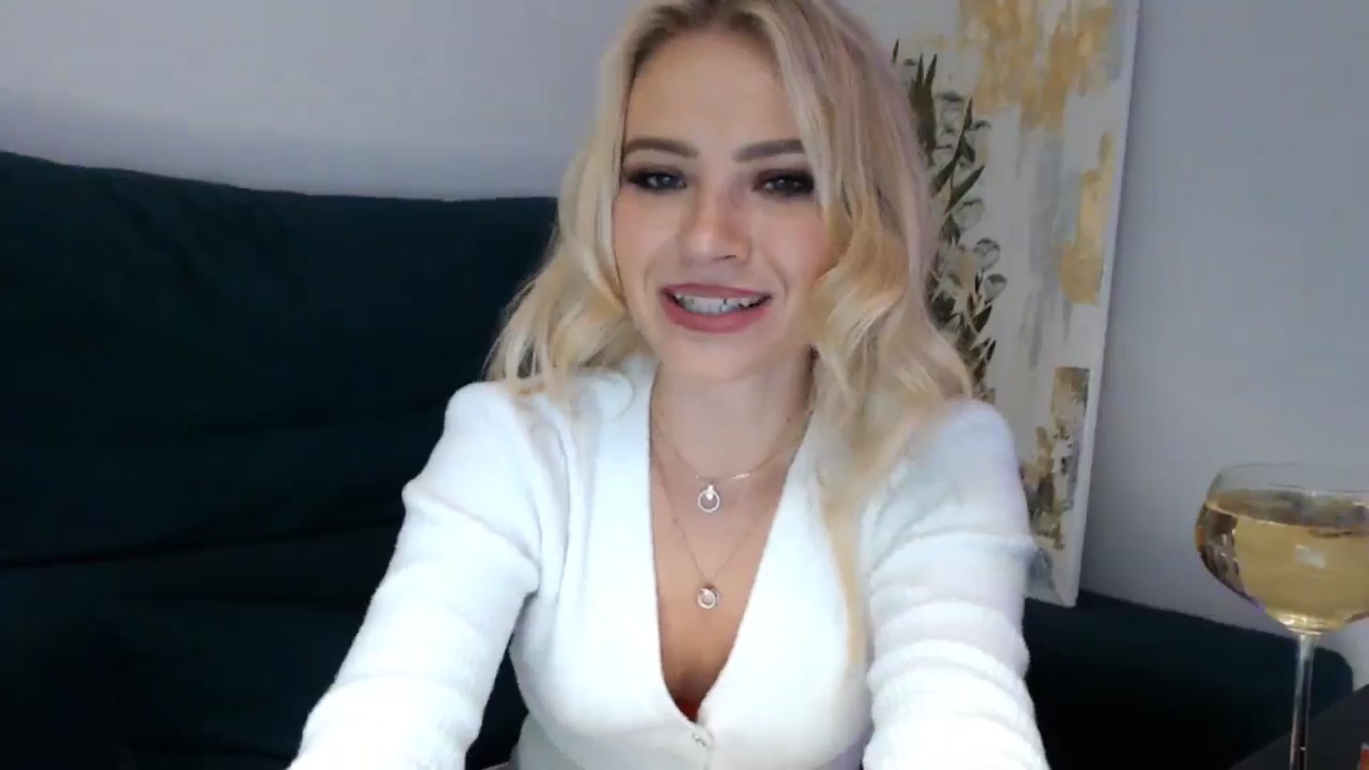 Gallery image thumbnail from fiancee's myfreecams stream on, 12/31/2024, 23:38 image 3 of 20