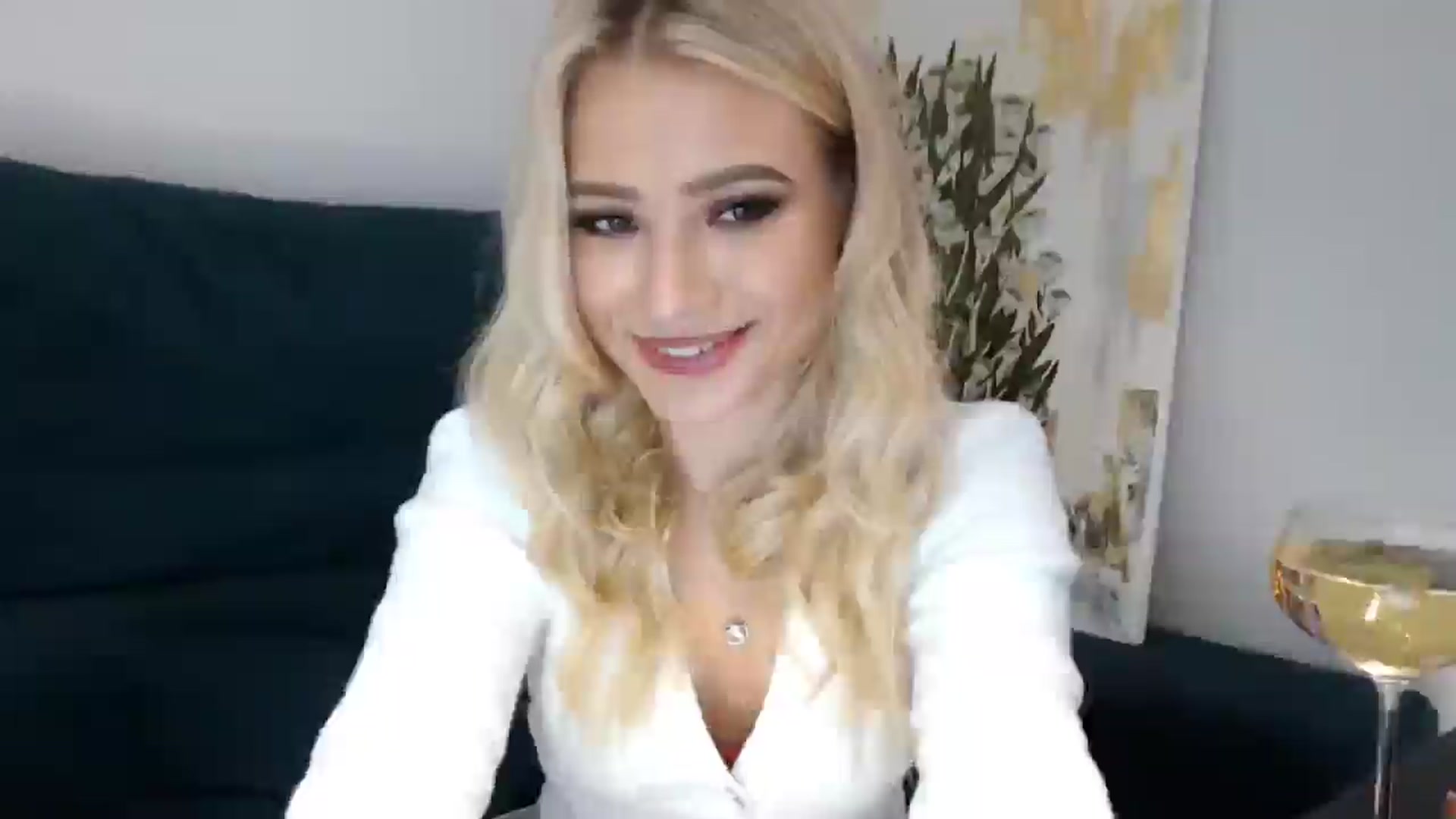 Gallery image thumbnail from fiancee's myfreecams stream on, 12/31/2024, 23:38 image 8 of 20