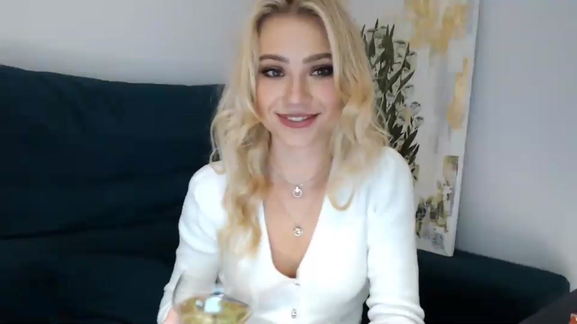 Gallery image thumbnail from fiancee's myfreecams stream on, 12/31/2024, 23:38 image 1 of 20