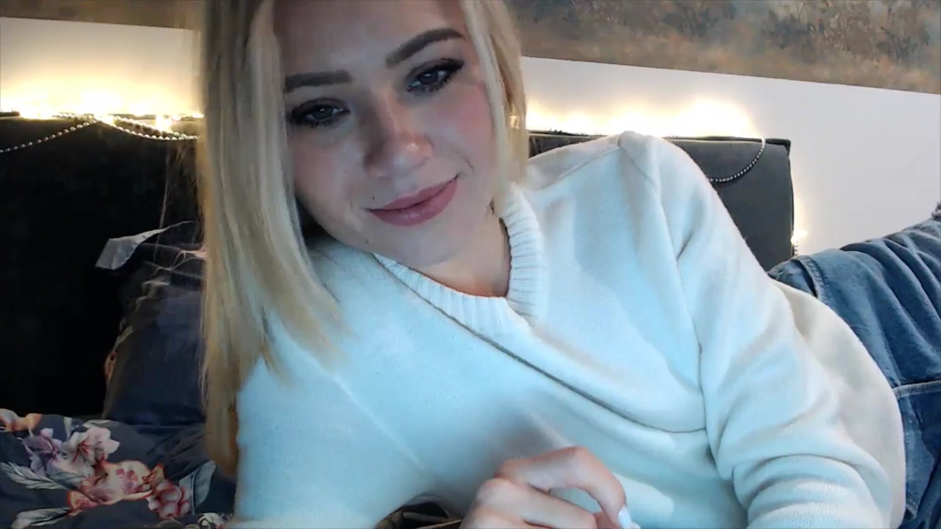Gallery image thumbnail from fiancee's myfreecams stream on, 01/06/2025, 23:42 image 7 of 20