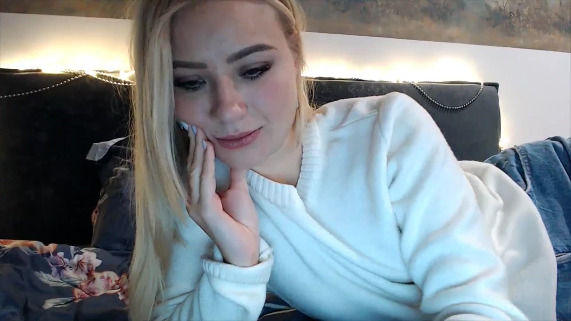 Gallery image thumbnail from fiancee's myfreecams stream on, 01/06/2025, 23:42 image 17 of 20