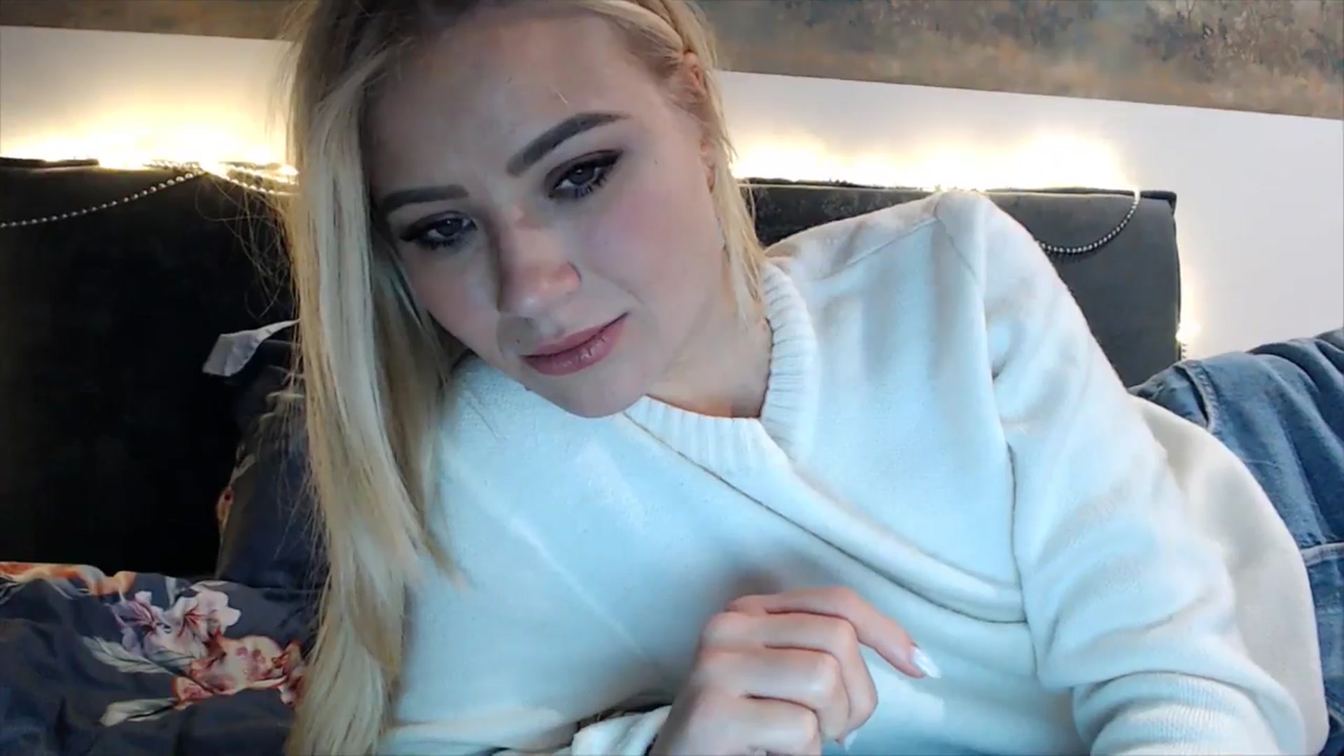 Gallery image thumbnail from fiancee's myfreecams stream on, 01/06/2025, 23:42 image 13 of 20