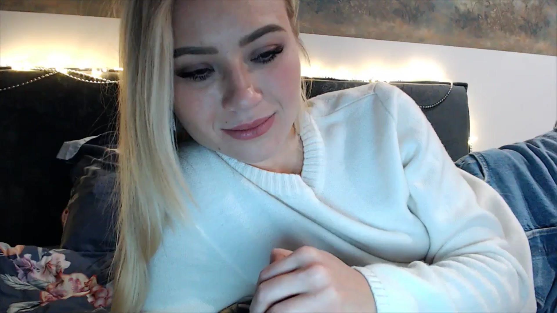 Gallery image thumbnail from fiancee's myfreecams stream on, 01/06/2025, 23:42 image 10 of 20