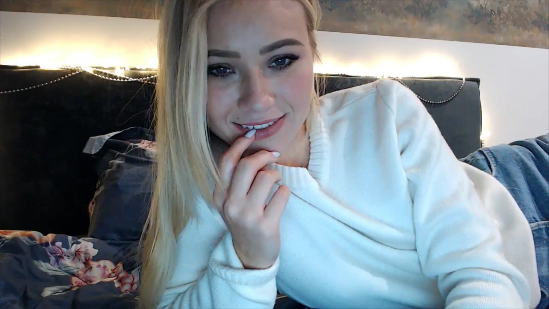 Gallery image thumbnail from fiancee's myfreecams stream on, 01/06/2025, 23:42 image 11 of 20