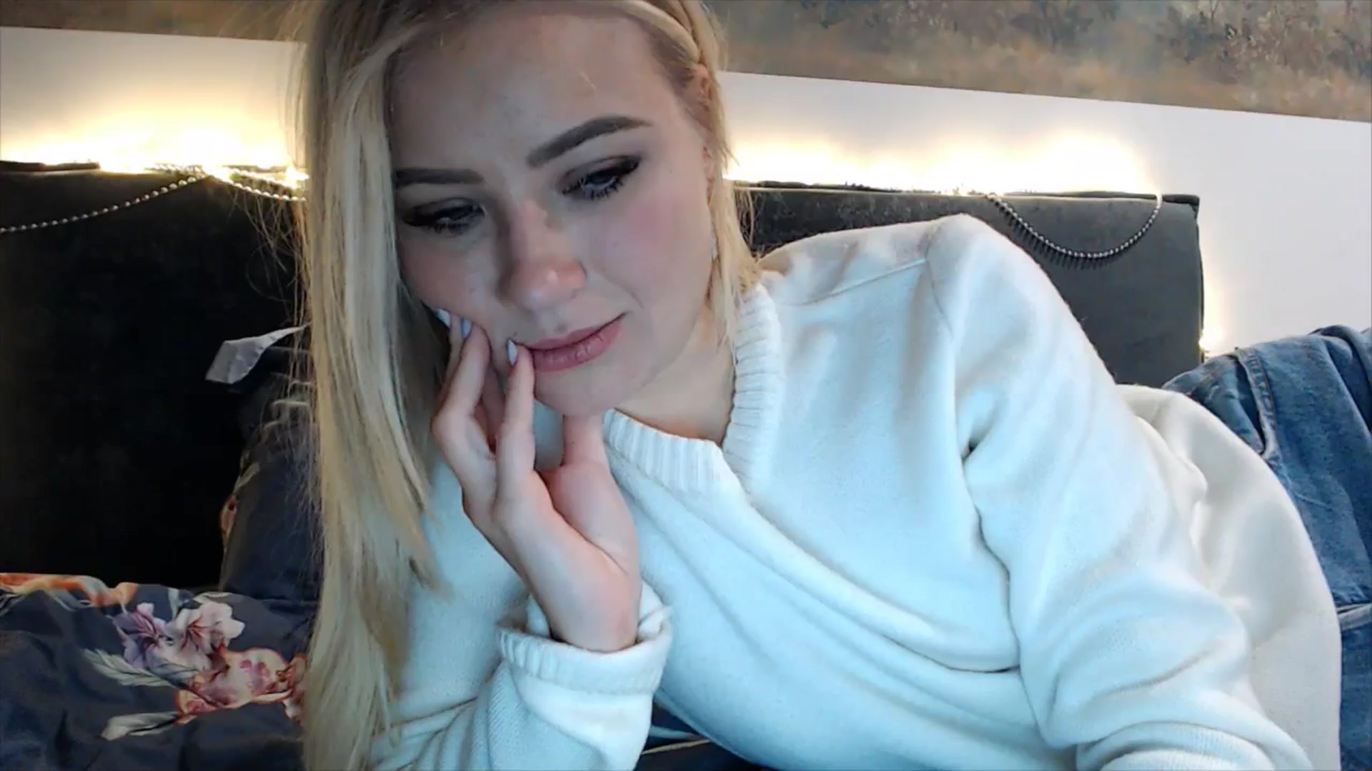 Gallery image thumbnail from fiancee's myfreecams stream on, 01/06/2025, 23:42 image 18 of 20