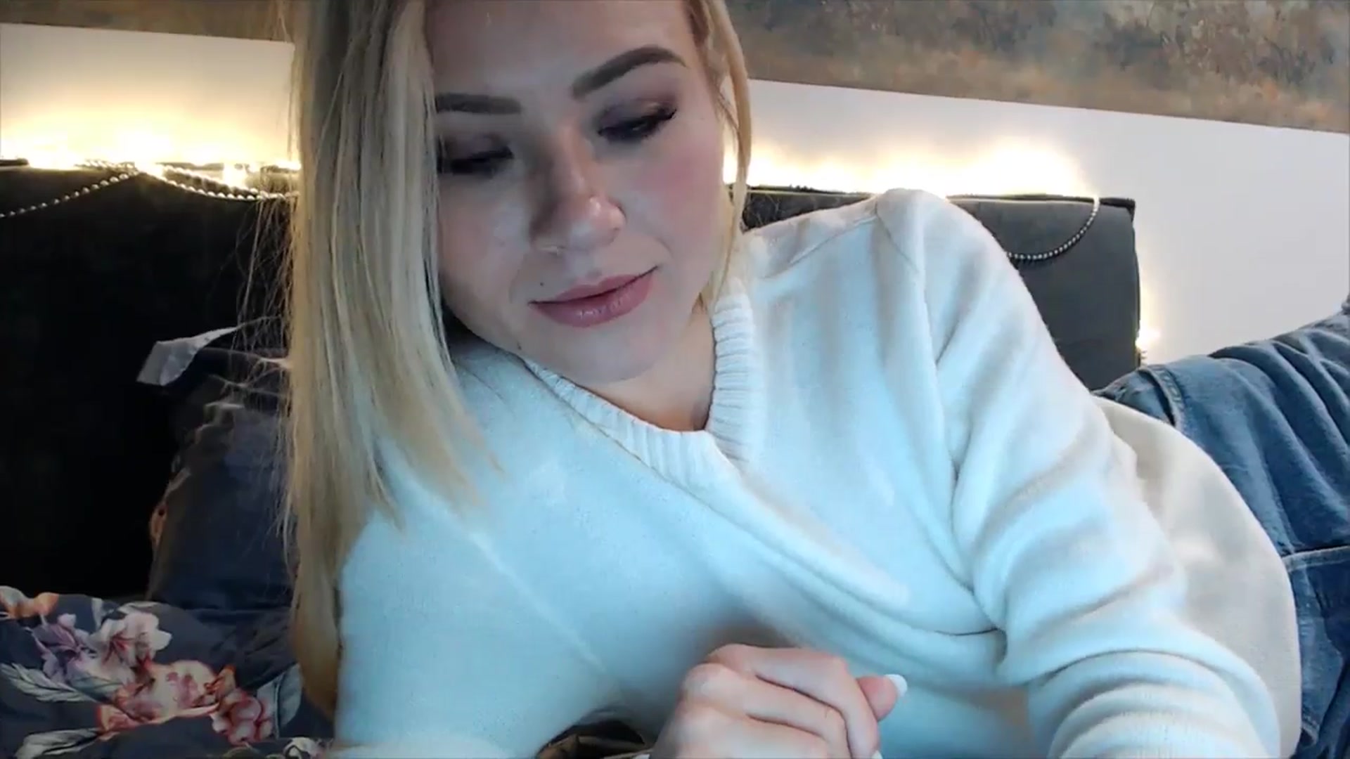 Gallery image thumbnail from fiancee's myfreecams stream on, 01/06/2025, 23:42 image 8 of 20