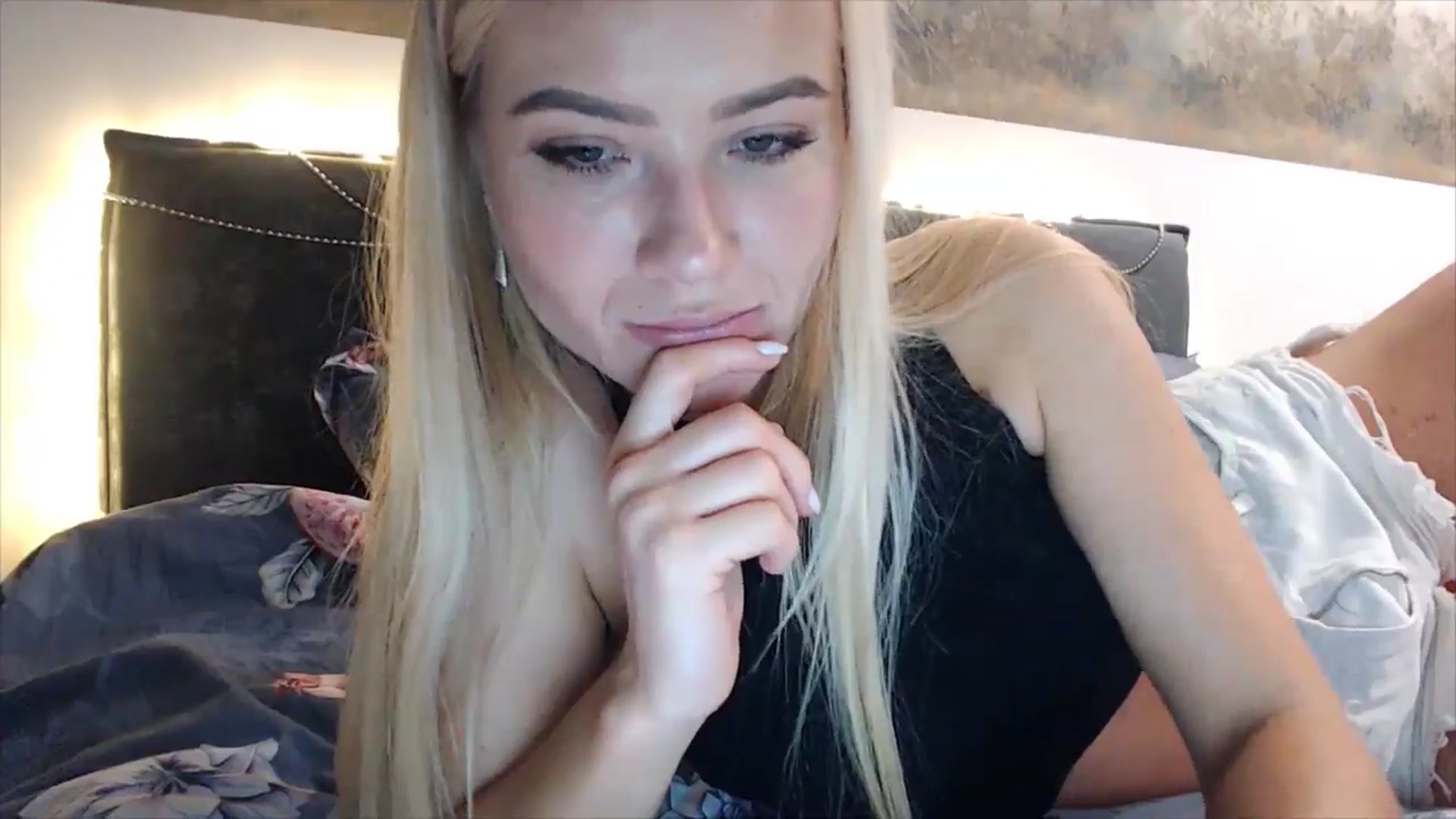 Gallery image thumbnail from fiancee's myfreecams stream on, 01/16/2025, 02:26 image 13 of 20