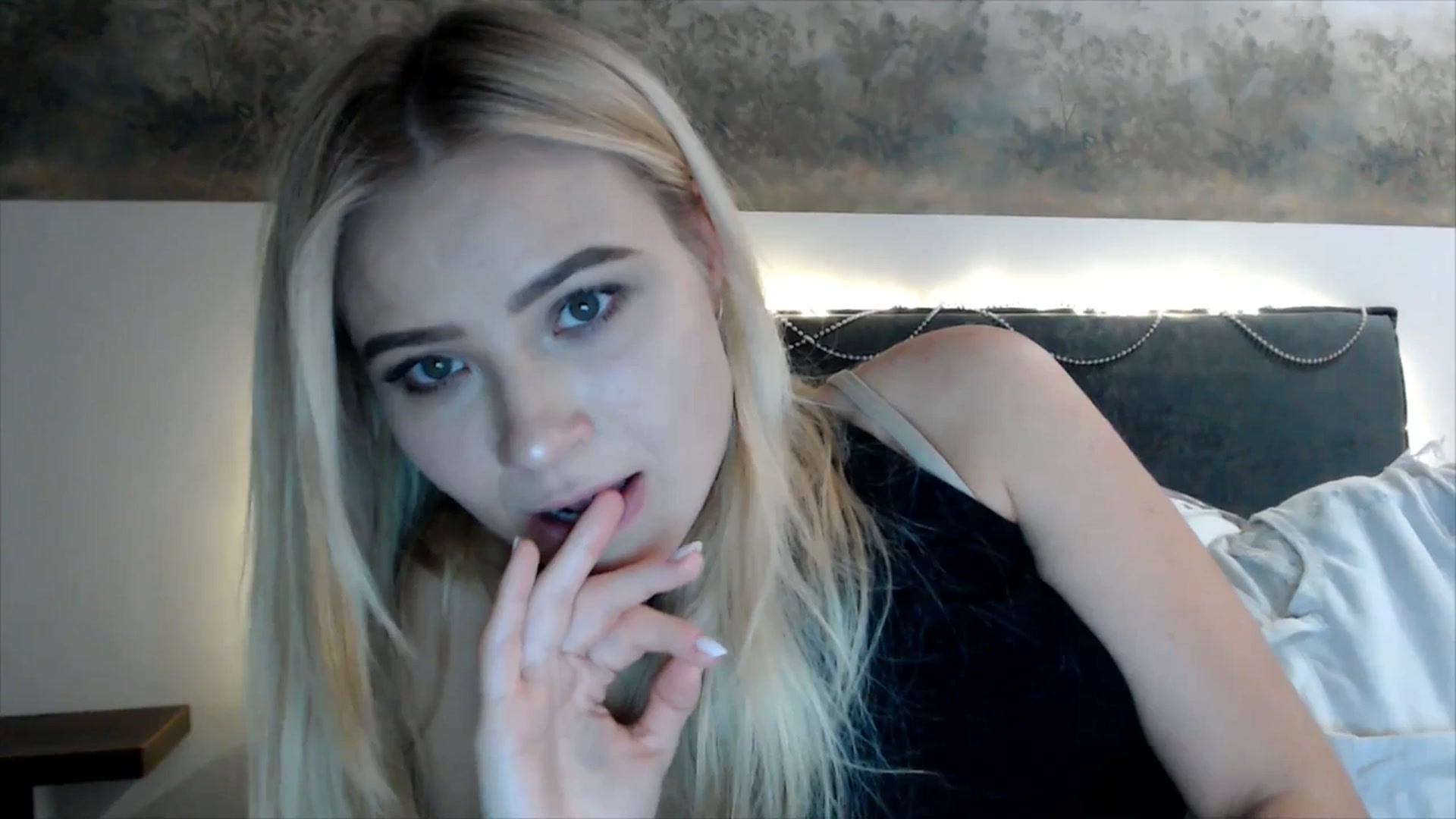 Gallery image thumbnail from fiancee's myfreecams stream on, 01/21/2025, 24:56 image 10 of 20
