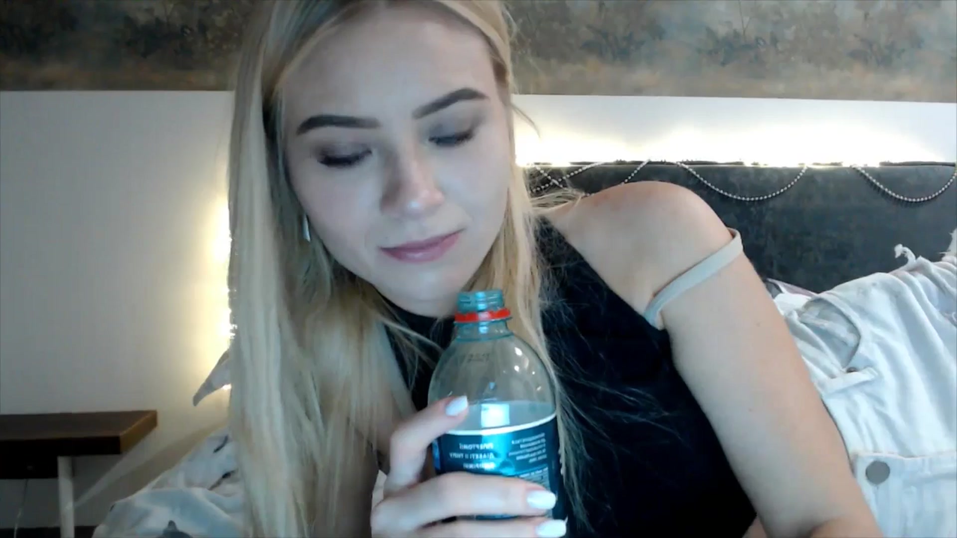 Gallery image thumbnail from fiancee's myfreecams stream on, 01/21/2025, 24:56 image 16 of 20