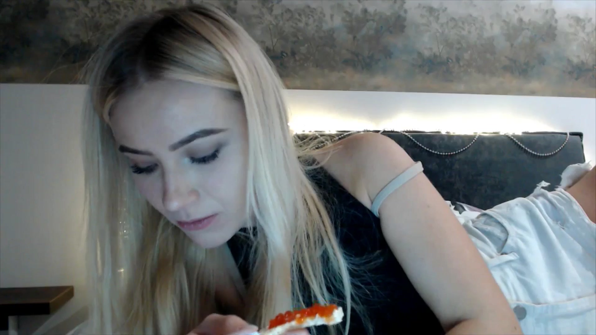 Gallery image thumbnail from fiancee's myfreecams stream on, 01/21/2025, 24:56 image 13 of 20