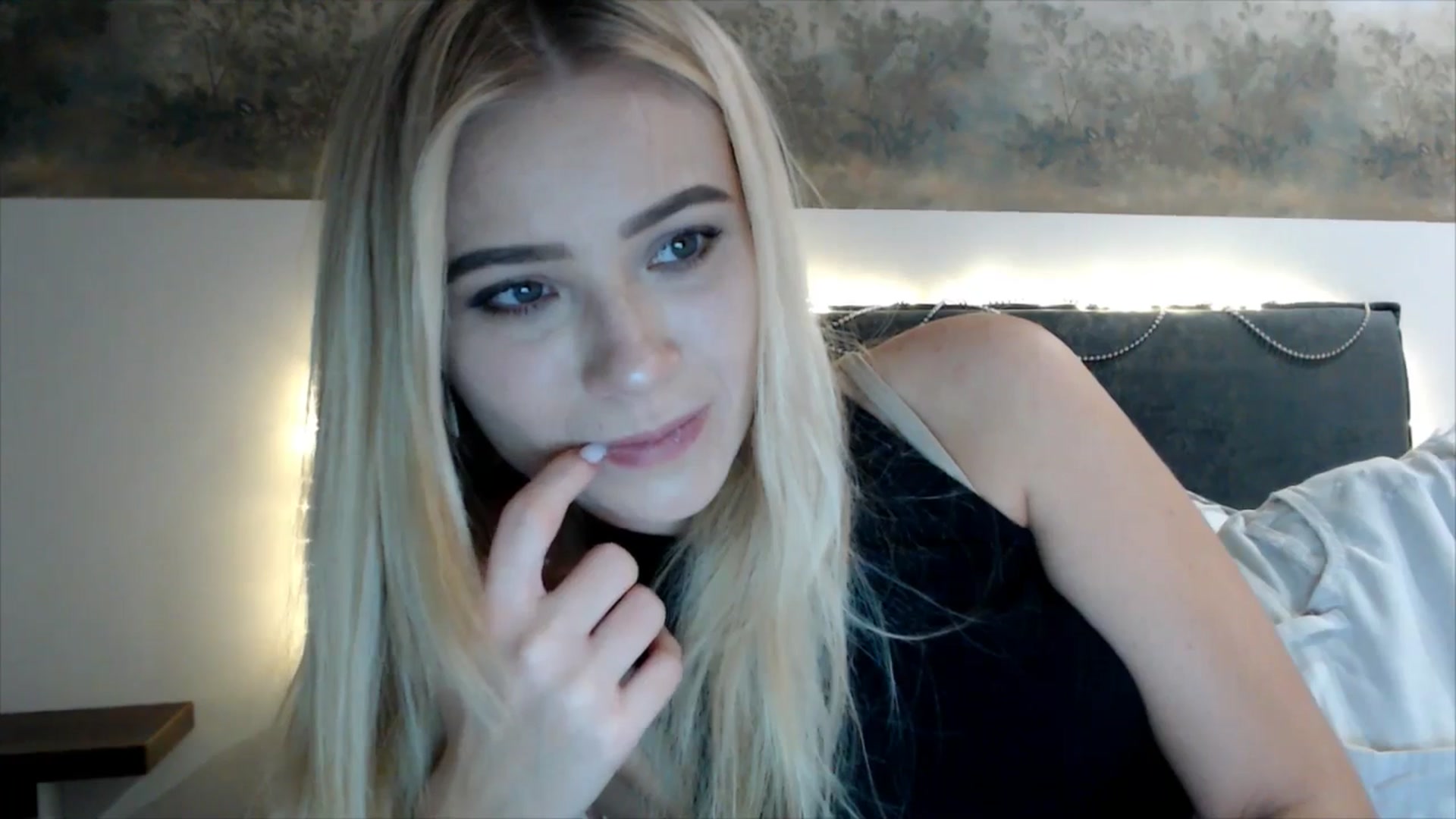 Gallery image thumbnail from fiancee's myfreecams stream on, 01/21/2025, 24:56 image 6 of 20
