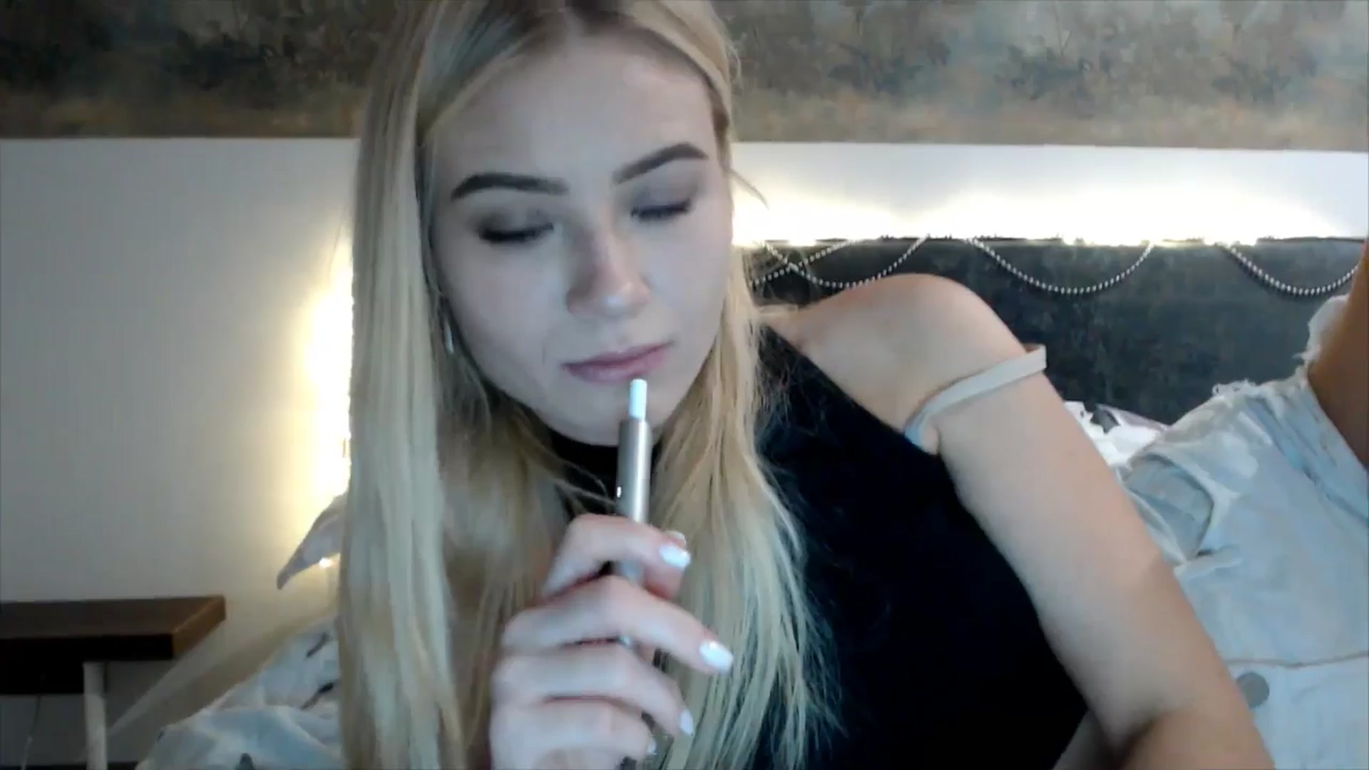 Gallery image thumbnail from fiancee's myfreecams stream on, 01/21/2025, 24:56 image 18 of 20