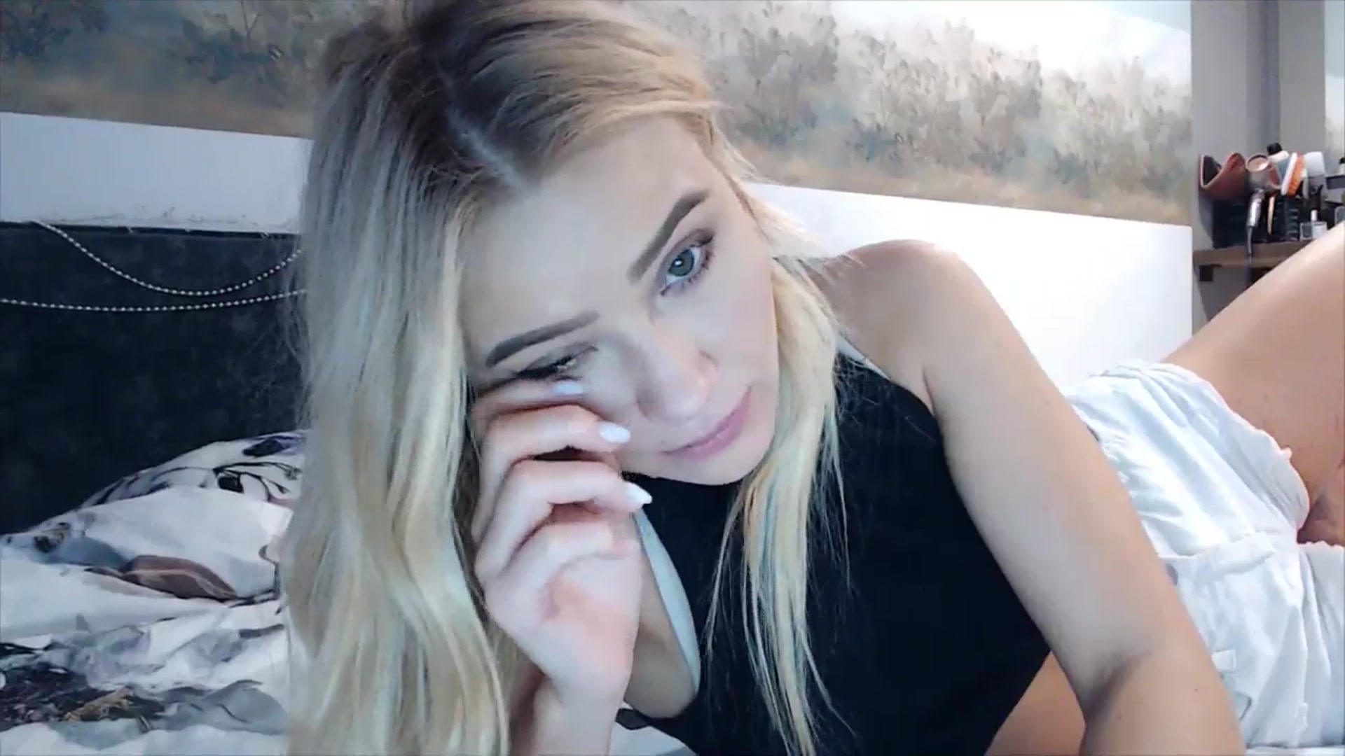 Gallery image thumbnail from fiancee's myfreecams stream on, 01/22/2025, 06:42 image 4 of 20