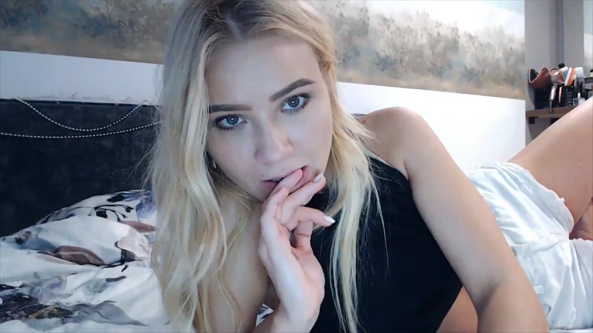 Gallery image thumbnail from fiancee's myfreecams stream on, 01/22/2025, 06:42 image 7 of 20