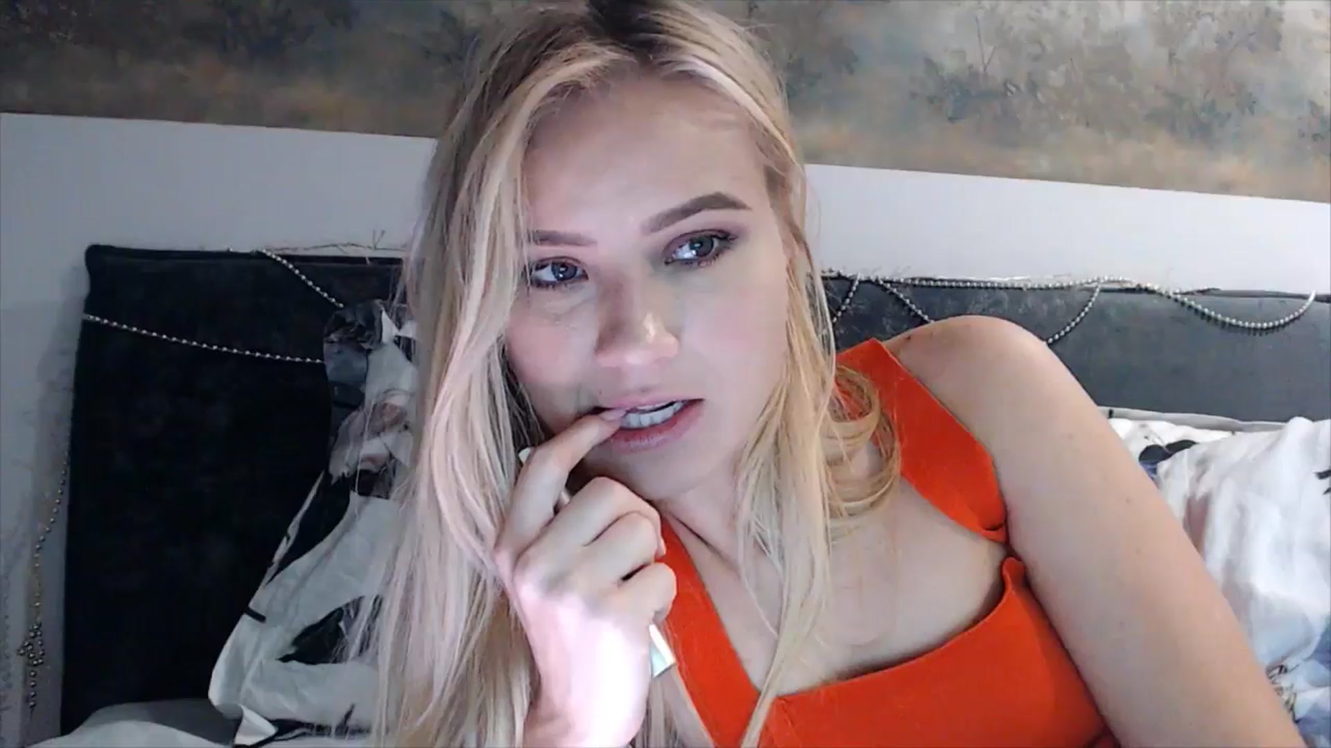 Gallery image thumbnail from fiancee's myfreecams stream on, 01/24/2025, 03:40 image 4 of 20
