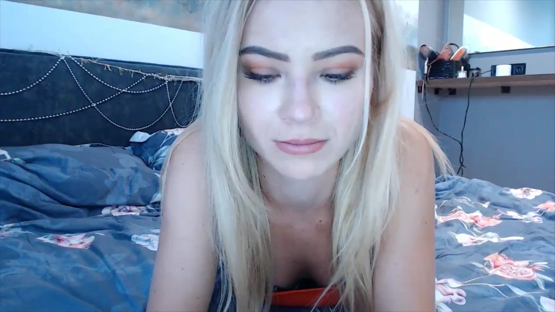 Gallery image thumbnail from fiancee's myfreecams stream on, 02/19/2025, 05:30 image 17 of 20