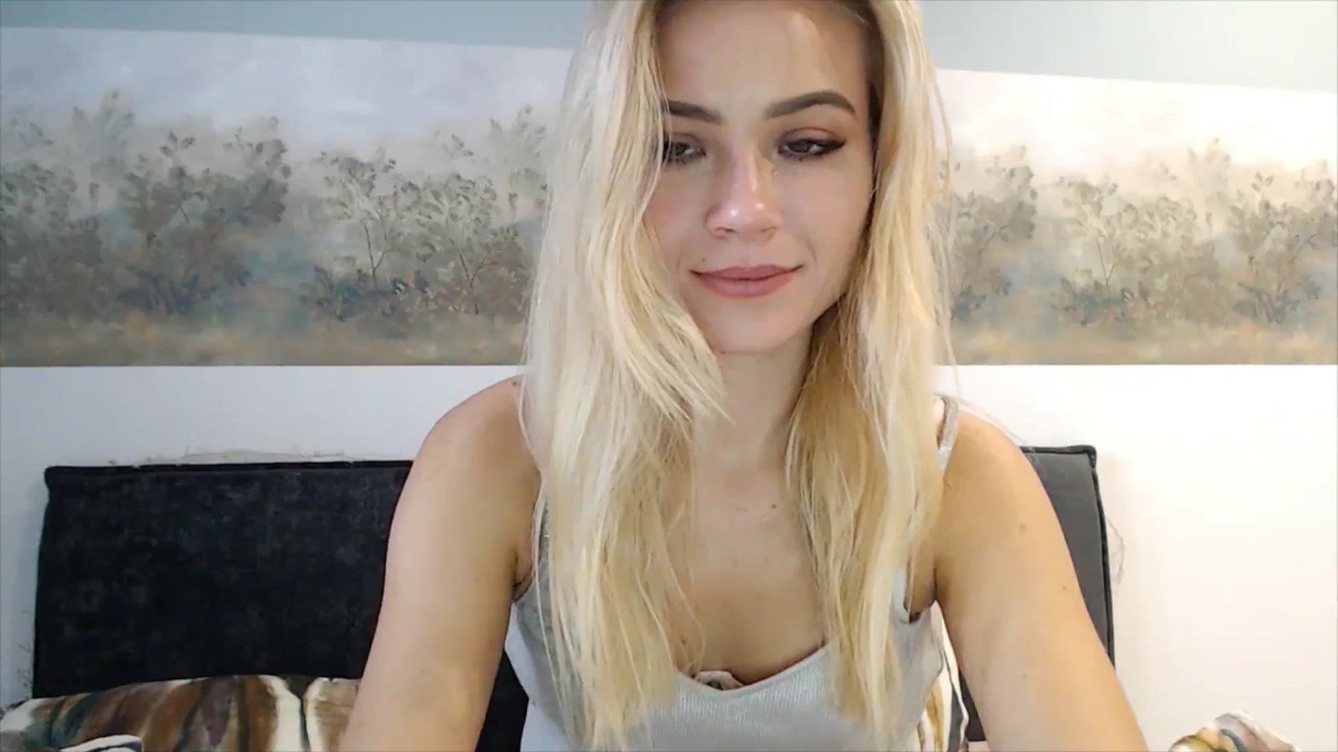 Gallery image thumbnail from fiancee's myfreecams stream on, 03/14/2025, 06:00 image 5 of 20