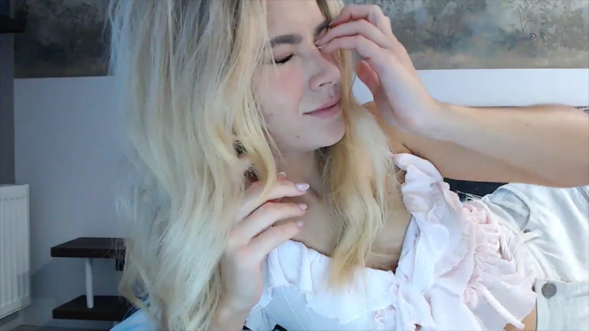 Gallery image thumbnail from fiancee's myfreecams stream on, 03/18/2025, 05:08 image 6 of 20
