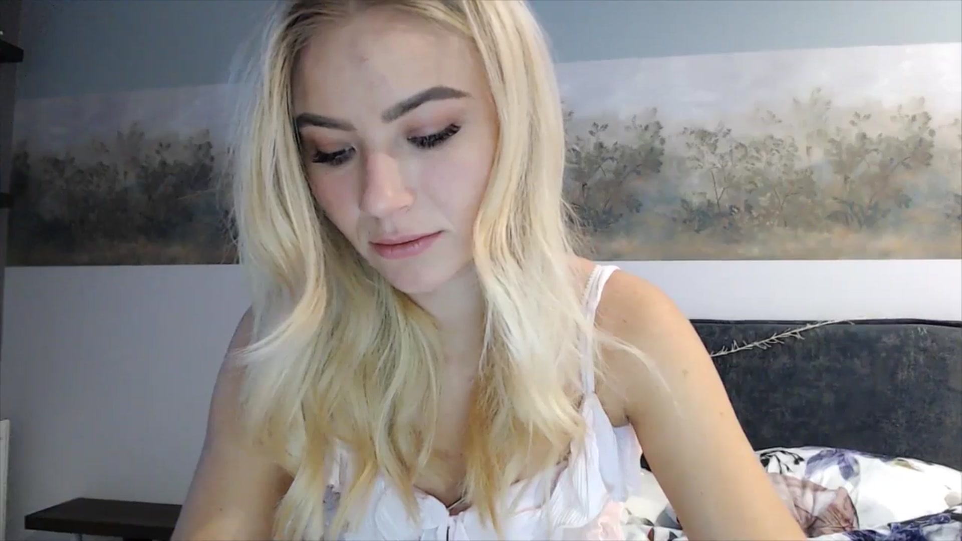 Gallery image thumbnail from fiancee's myfreecams stream on, 03/18/2025, 05:08 image 2 of 20