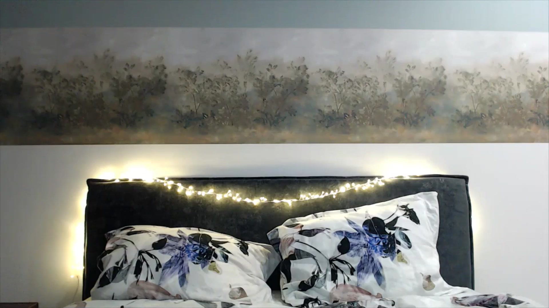 Gallery image thumbnail from fiancee's myfreecams stream on, 03/19/2025, 03:10 image 20 of 20