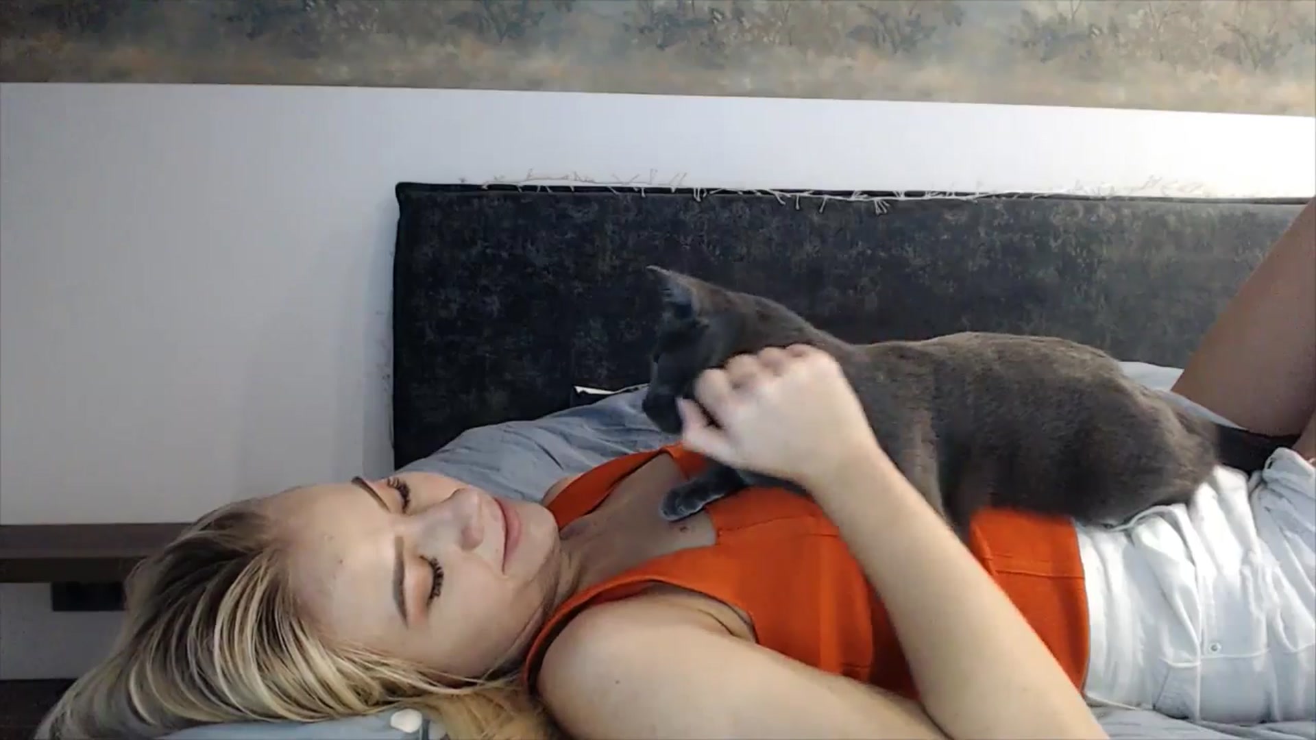 Gallery image thumbnail from fiancee's myfreecams stream on, 03/26/2025, 03:43 image 17 of 20