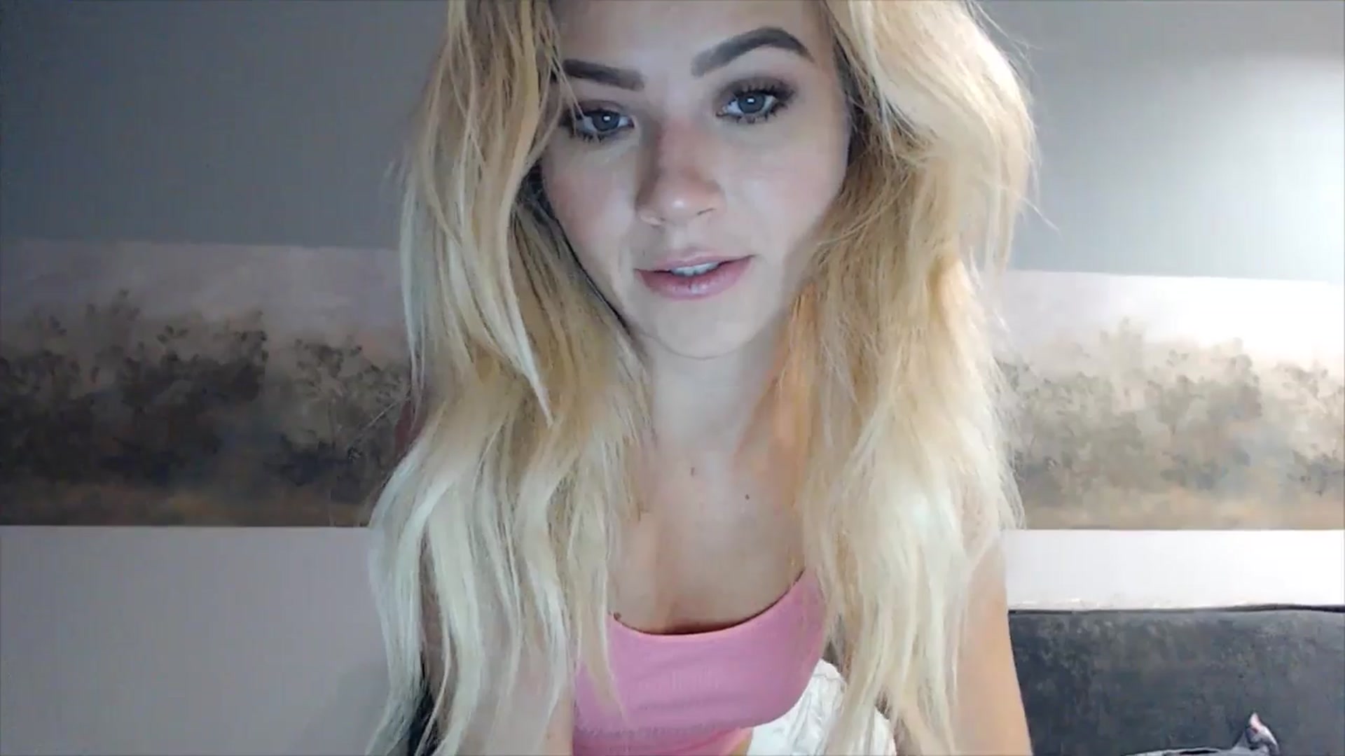 Gallery image thumbnail from fiancee's myfreecams stream on, 03/31/2025, 03:42 image 19 of 20