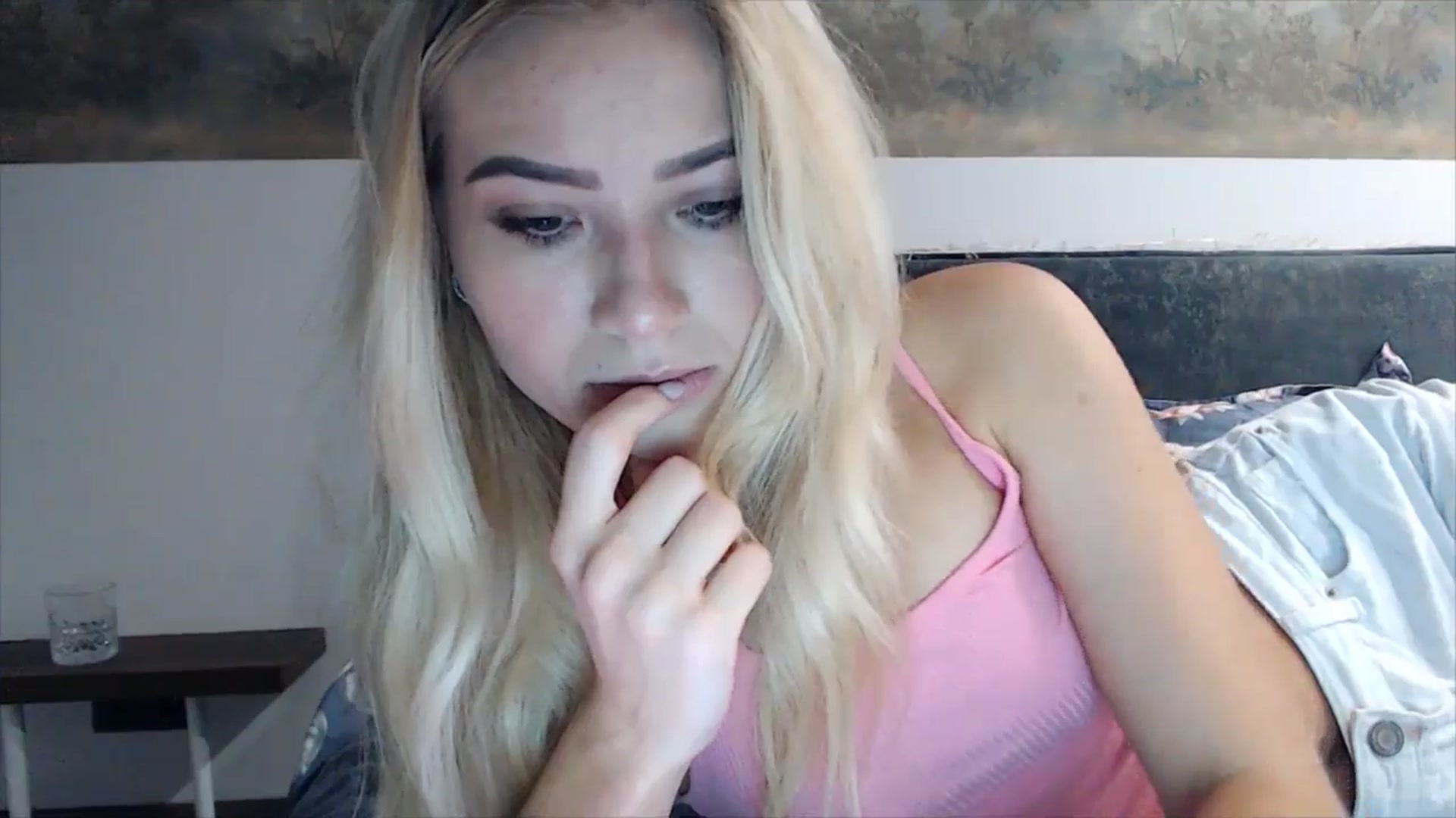 Gallery image thumbnail from fiancee's myfreecams stream on, 03/31/2025, 03:42 image 8 of 20