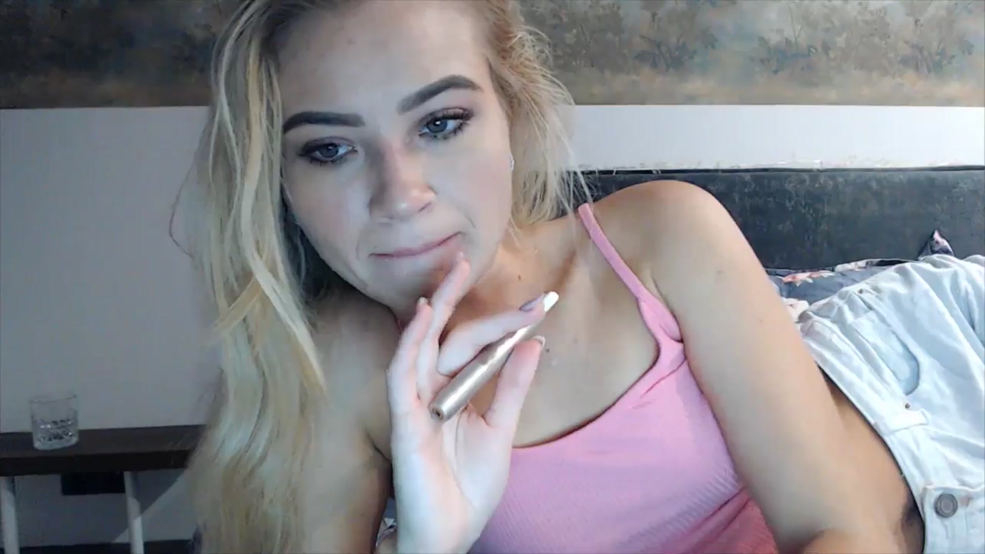 Gallery image thumbnail from fiancee's myfreecams stream on, 03/31/2025, 03:42 image 12 of 20