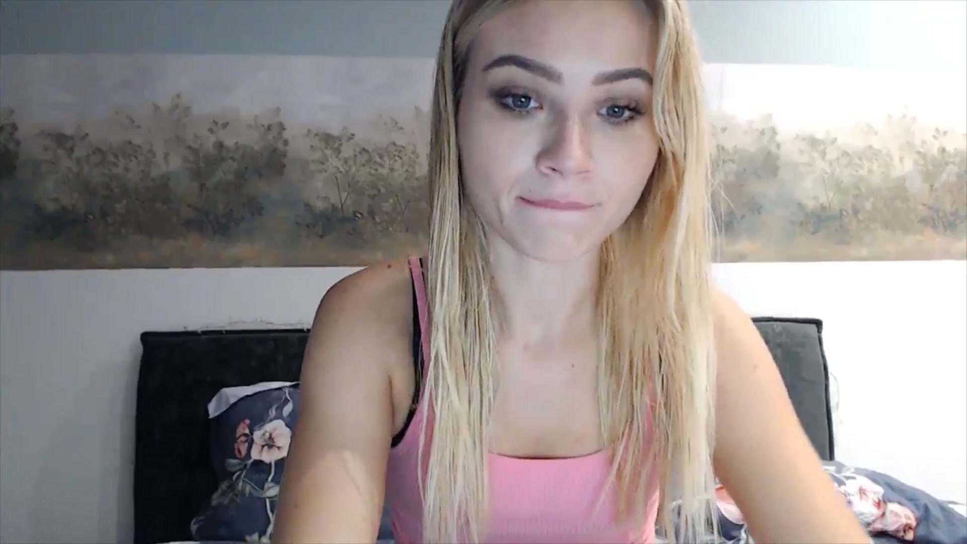 Gallery image thumbnail from fiancee's myfreecams stream on, 04/01/2025, 03:37 image 2 of 20
