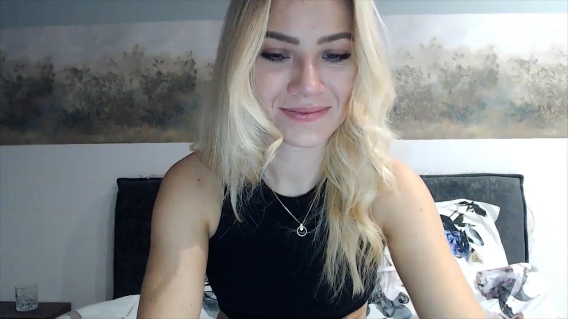 Gallery image thumbnail from fiancee's myfreecams stream on, 04/05/2025, 02:00 image 19 of 20