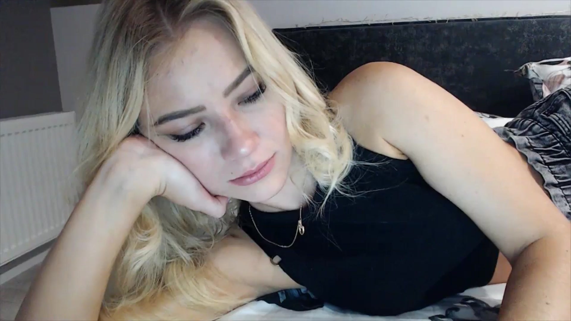 Gallery image thumbnail from fiancee's myfreecams stream on, 04/05/2025, 02:00 image 3 of 20