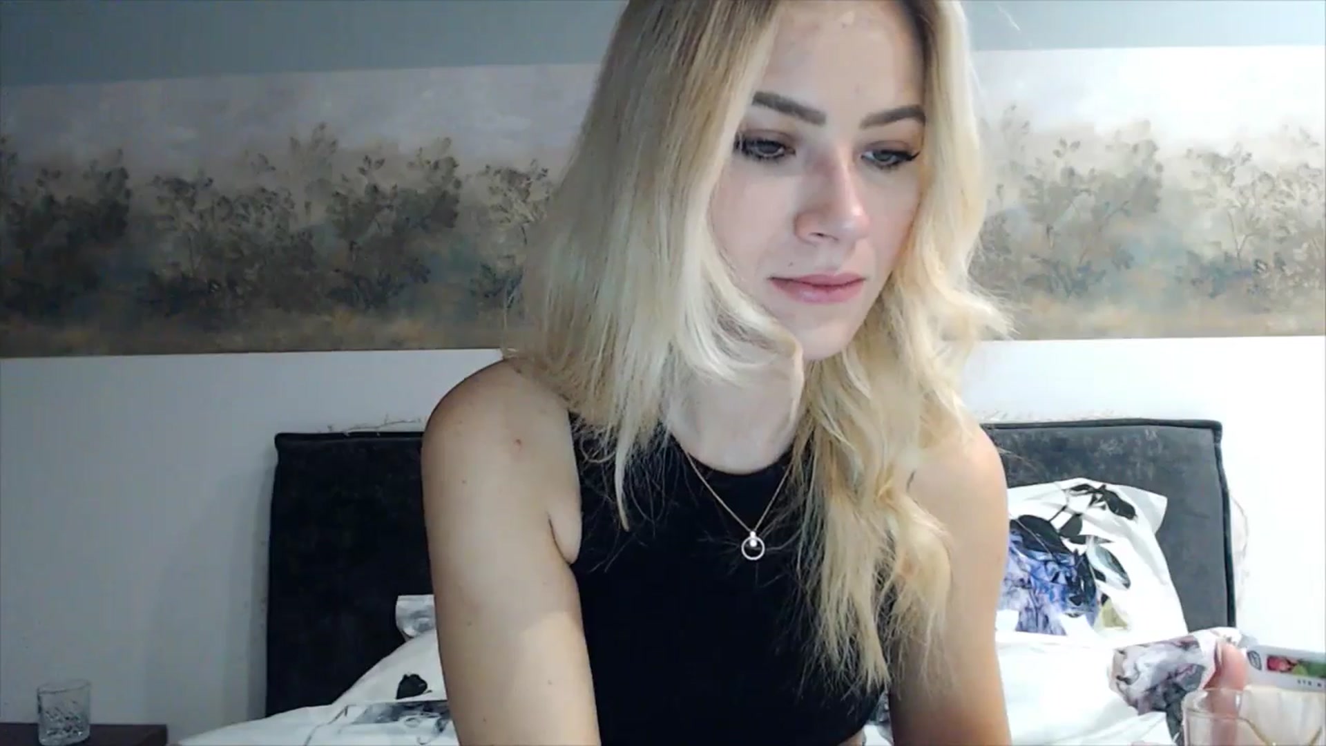 Gallery image thumbnail from fiancee's myfreecams stream on, 04/05/2025, 02:00 image 18 of 20