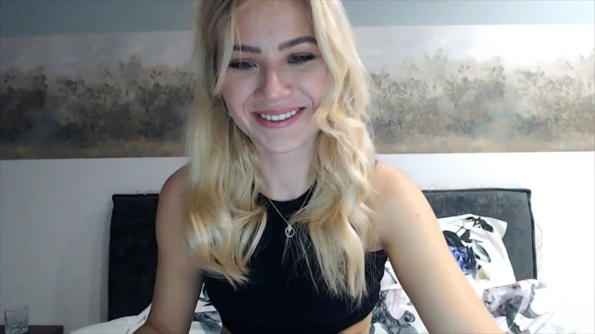 Gallery image thumbnail from fiancee's myfreecams stream on, 04/05/2025, 02:00 image 10 of 20