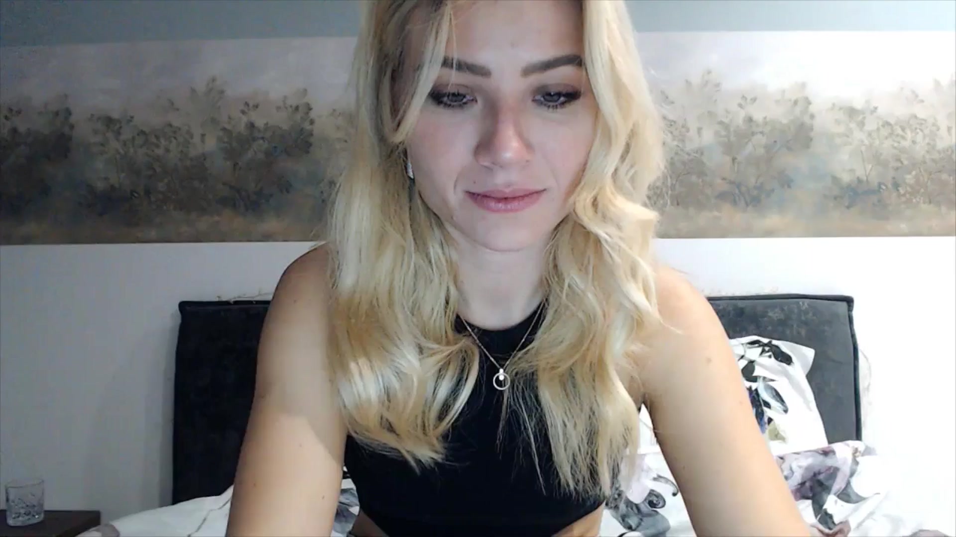 Gallery image thumbnail from fiancee's myfreecams stream on, 04/05/2025, 02:00 image 9 of 20